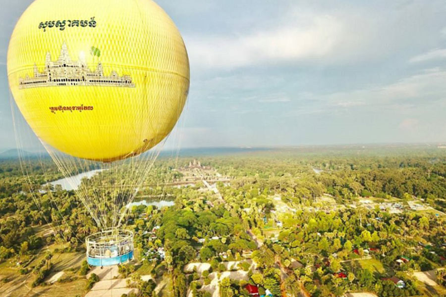 Vue panoramique sur Angkor Wat en Ballon