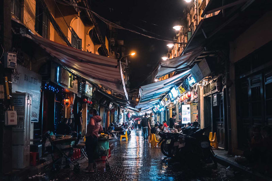 Exploration du Vieux Quartier est l’une des meilleures choses à faire la nuit à Hanoi