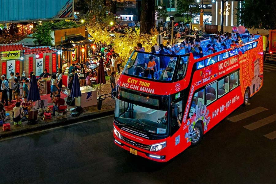 Un bus touristique à Saigon