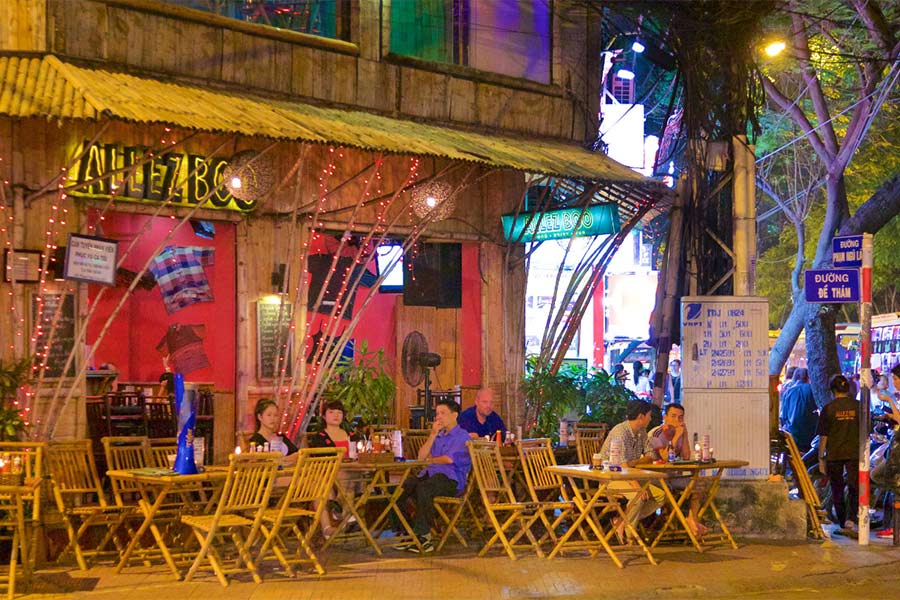 Pham Ngu Lao est considérée comme la rue de bière à Hochiminh Ville 