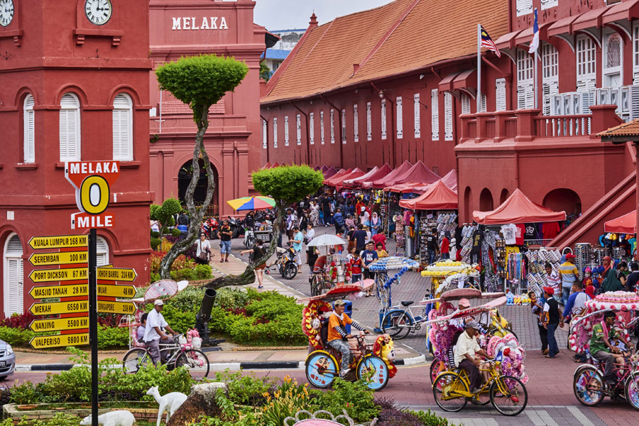 Charmantes rues animées à Malacca