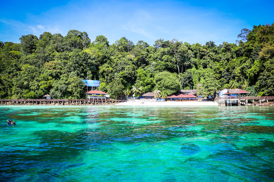 Des plages de sable blanc, des eaux cristallines de l'île de Langkawi