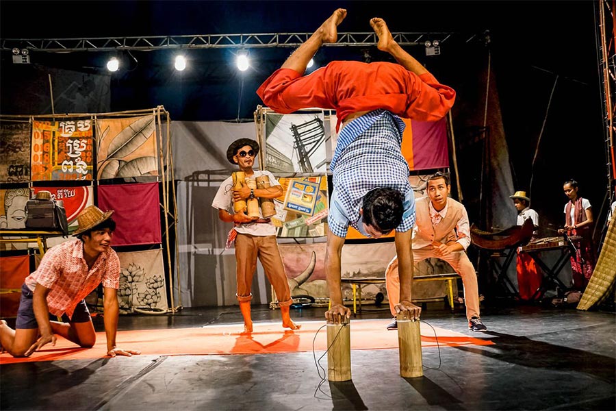 Un spectacle du Cirque de Phare au Cambodge recrée le passé douloureux de la guerre et la renaissance de la paix