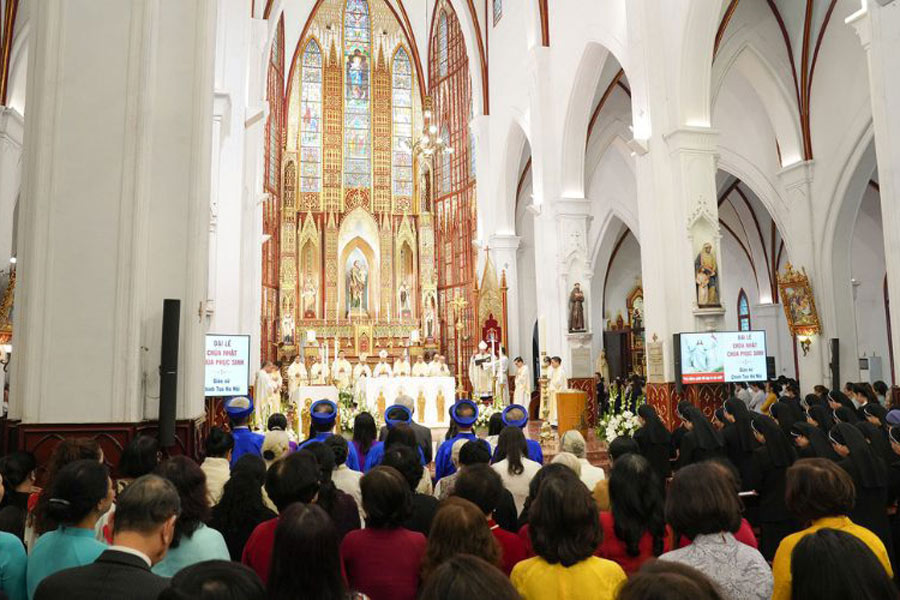 Comment assister à une messe à la cathédrale Saint-Joseph à Hanoi à Noël pour voyageurs francophones