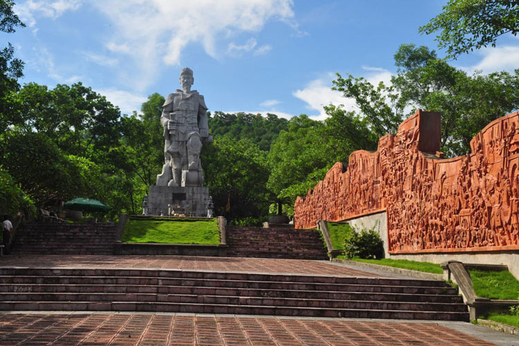 Statue de Tran Quoc Tuan