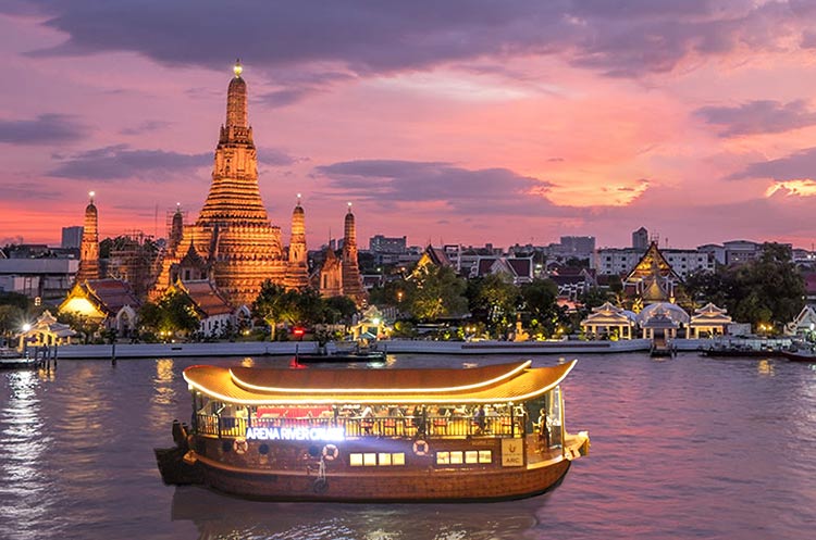 Croisière sur Chao Phraya est une chose à faire lors de votre visite à Bangkok