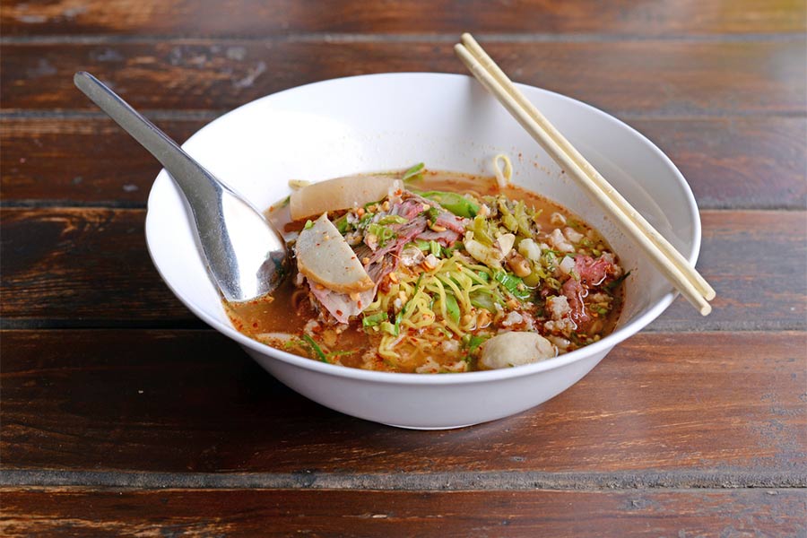 Choisir Sukhothai ou Ayutthaya ? Nouilles de Sukhotjai est un plat typique à gouter