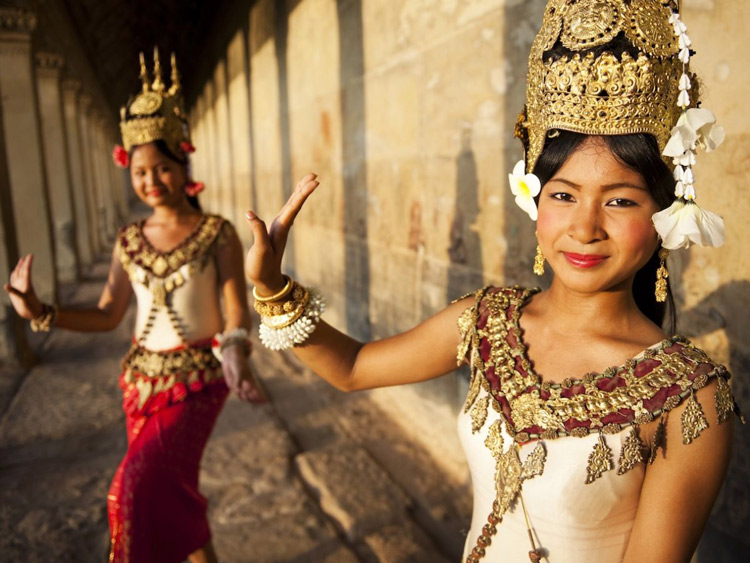 Influencés par le bouddhisme, les Khmers sont très amicaux et doux
