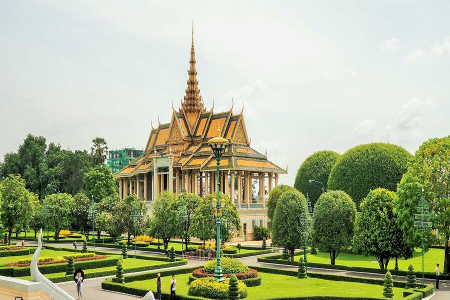 Coup d’œil sur le Palais Royal de Phnom Penh, un site emblématique à découvrir lors d’un séjour au Cambodge