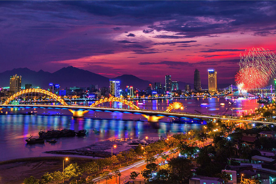 La ville côtière dynamique de Danang au centre du Vietnam