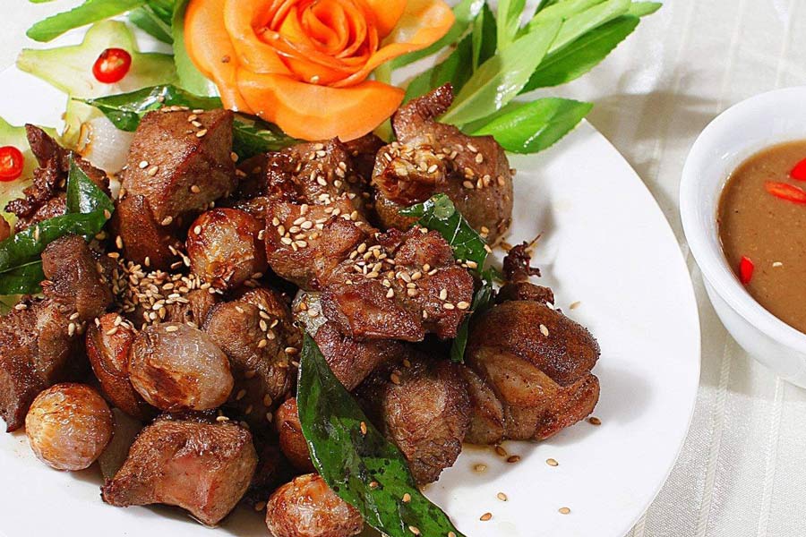 La chèvre grillée est l'une des spécialités à Ninh Binh