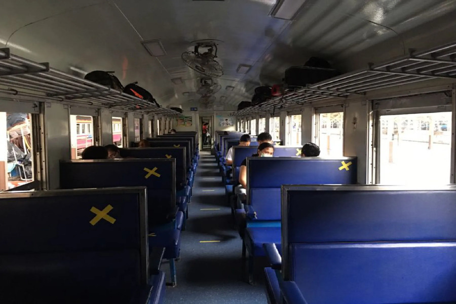 Train est une option pittoresque pour se déplacer à Bangkok depuis d’autres provinces