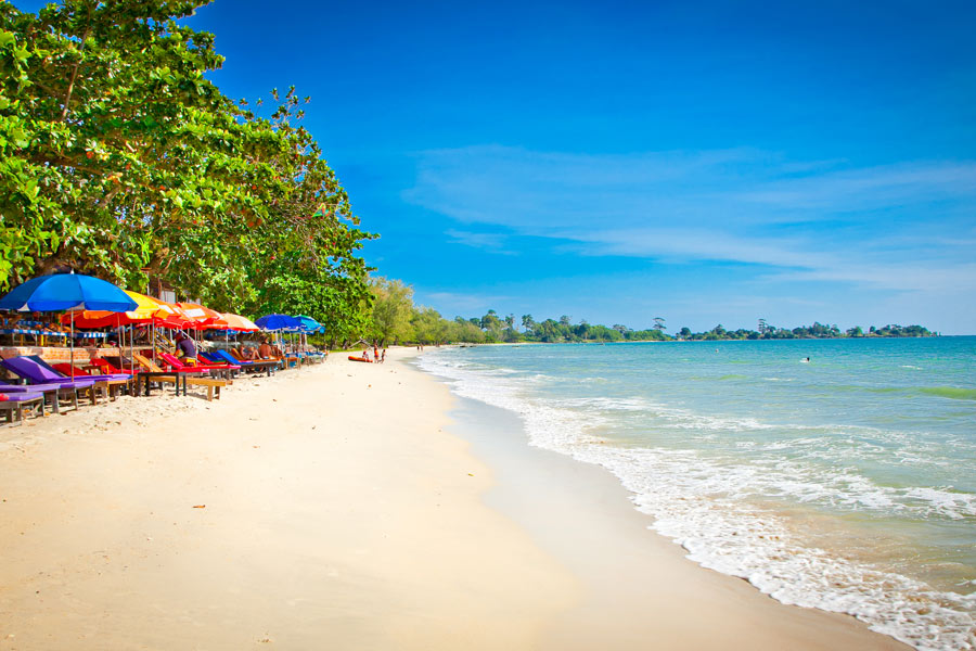 Sihanoukville est l'une des destinations balnéaires au Cambodge et en Thaïlande.