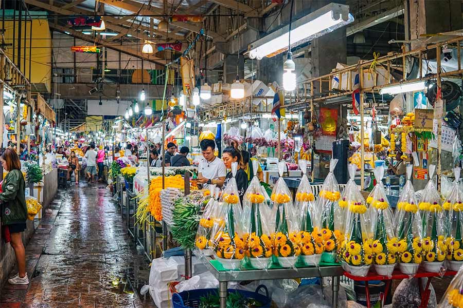 Pak Khlong Talat est l'une des destinations gratuites à visiter à Bangkok à ne pas manquer