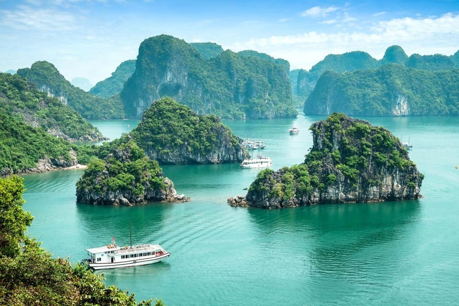 Baie d’Halong est l'une des destinations incontournables dans le circuit combiné Vietnam - Laos