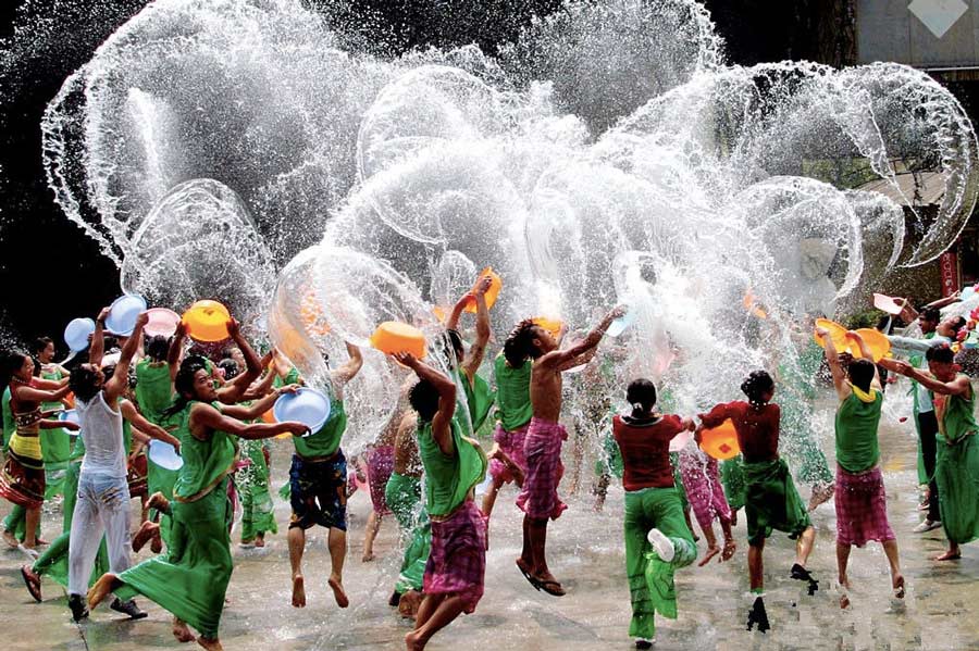 la différence entre les festivals de l'eau au Laos, au Cambodge et en Thaïlande ?