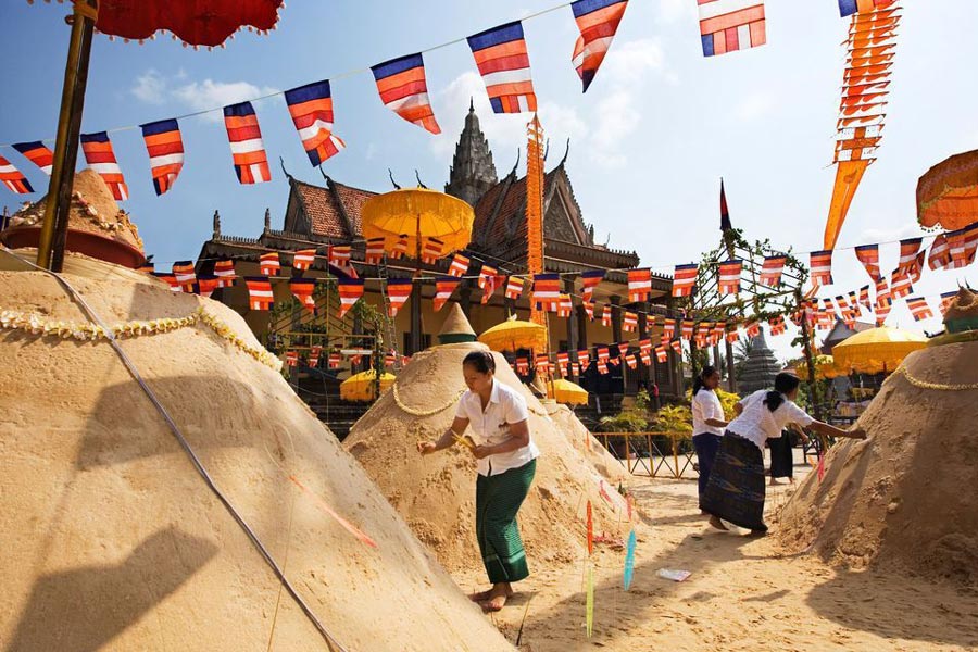 la différence entre les festivals de l'eau au Laos, au Cambodge et en Thaïlande ?