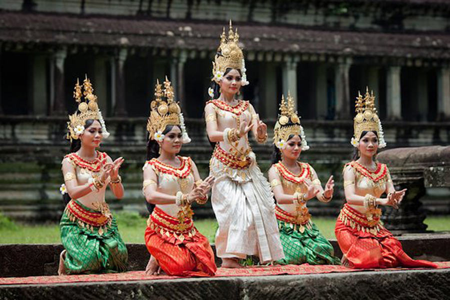 la différence entre les festivals de l'eau au Laos, au Cambodge et en Thaïlande ?