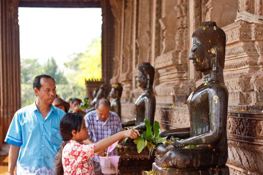 la différence entre les festivals de l'eau au Laos, au Cambodge et en Thaïlande ?