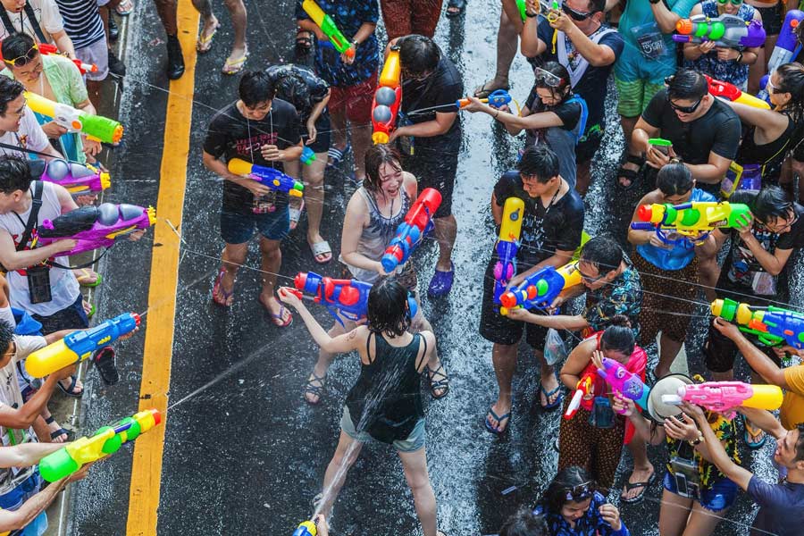 la différence entre les festivals de l'eau au Laos, au Cambodge et en Thaïlande ?