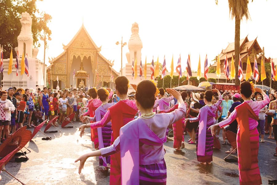 la différence entre les festivals de l'eau au Laos, au Cambodge et en Thaïlande ?