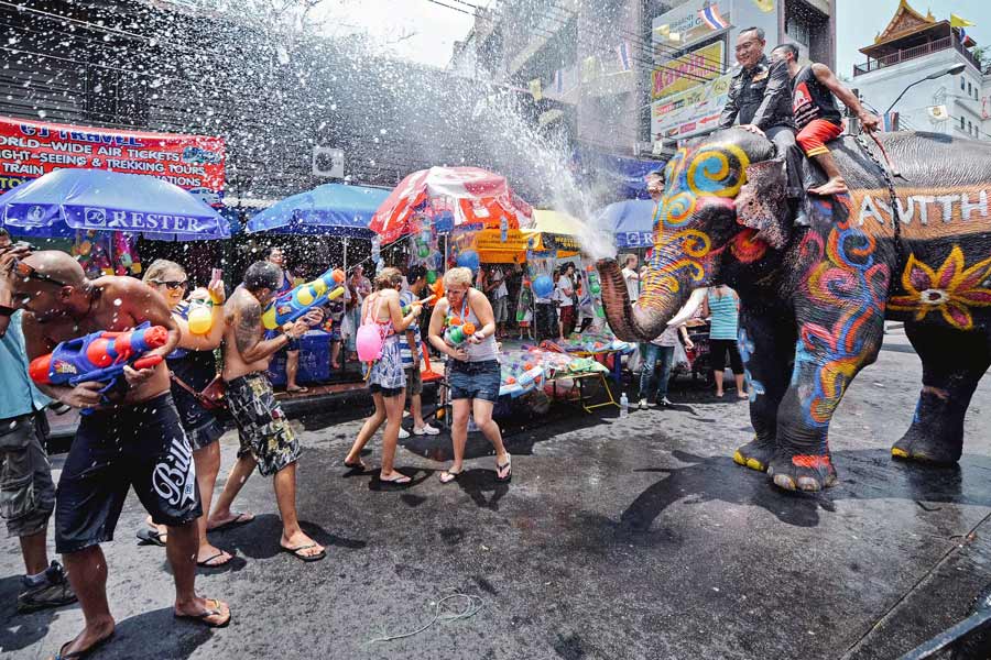 la différence entre les festivals de l'eau au Laos, au Cambodge et en Thaïlande ?