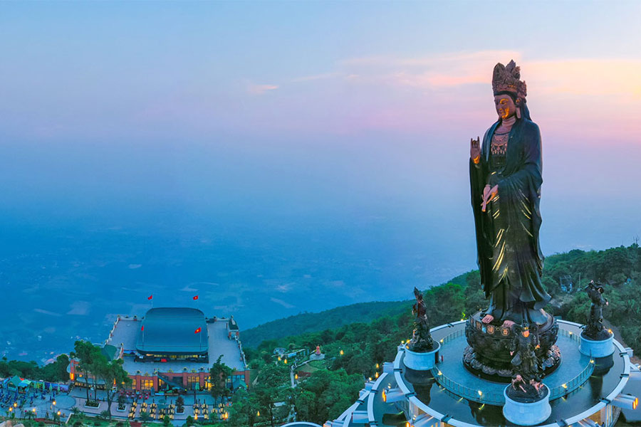 Montagne de Ba Den dans la région du Sud - voyage au Vietnam au printemps