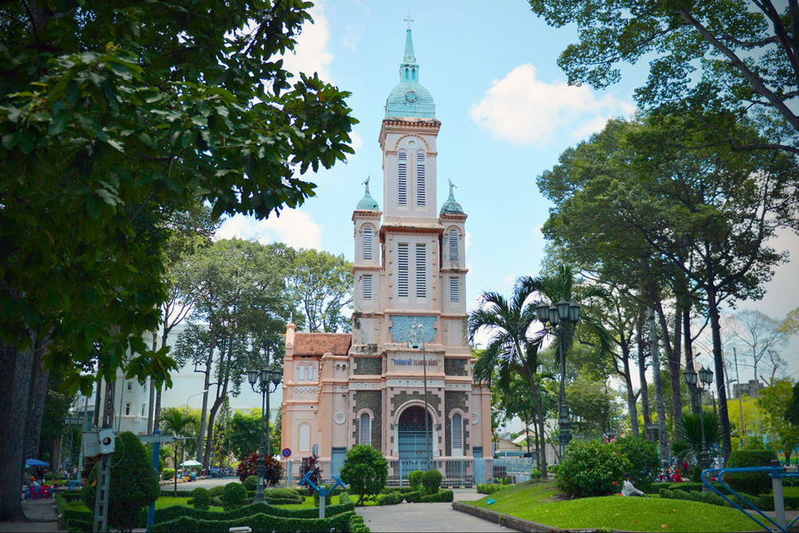 eglises-feter-Noel-Ho-Chi-Minh-Ville