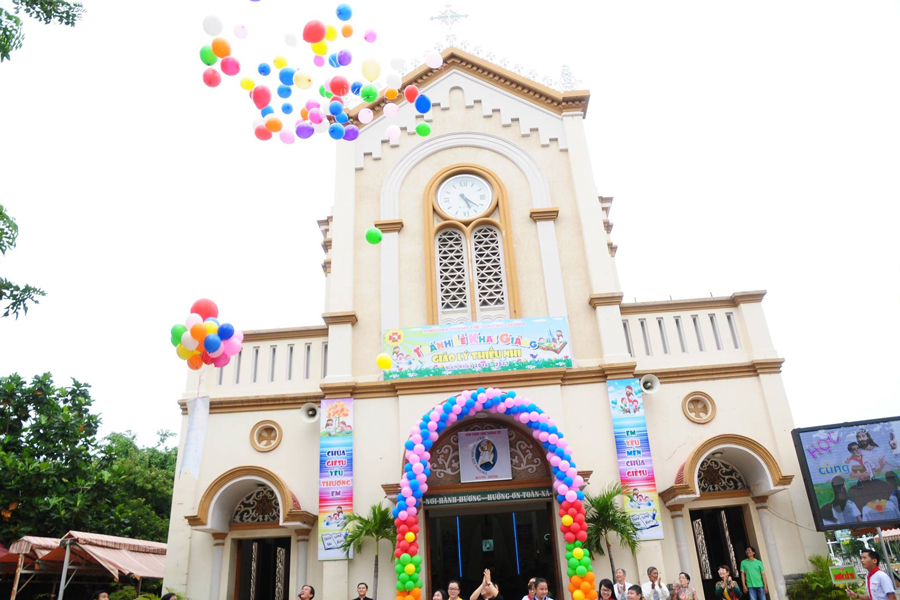 eglises-feter-Noel-Ho-Chi-Minh-Ville