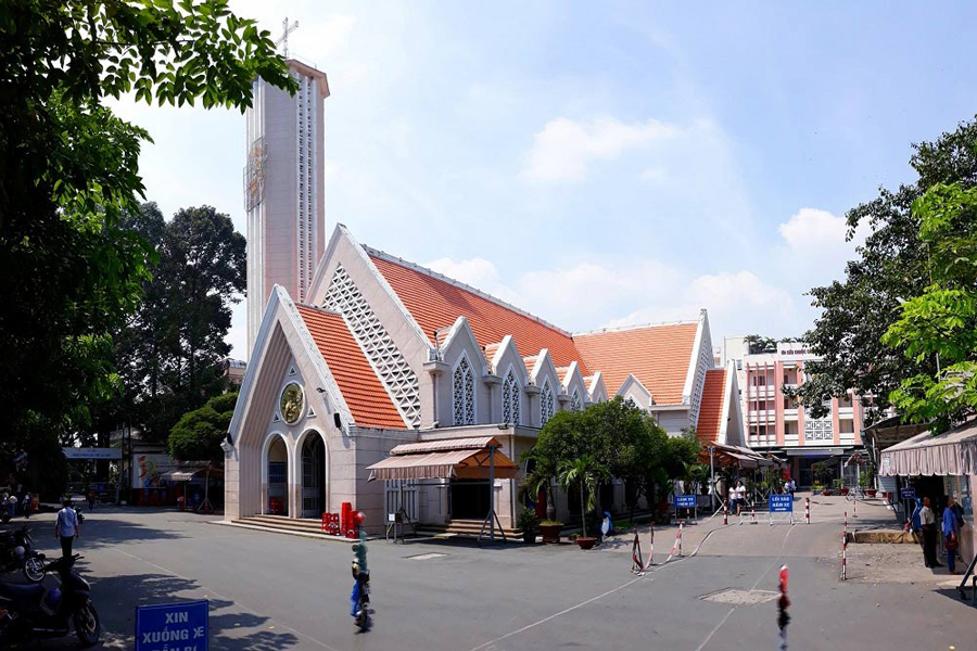 eglises-feter-Noel-Ho-Chi-Minh-Ville