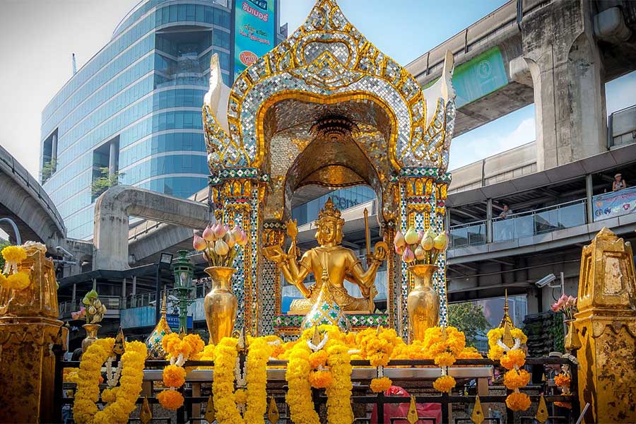 Erawan Shrine est l'une des destinations gratuites à visiter à Bangkok