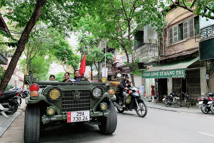 Une visite en Jeep à Hanoi vous emmènera autour du vieux quartier