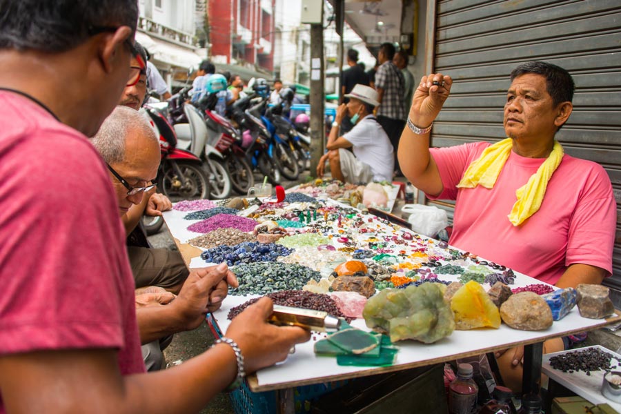 N'achetez pas de bijoux de grande valeur dans la rue