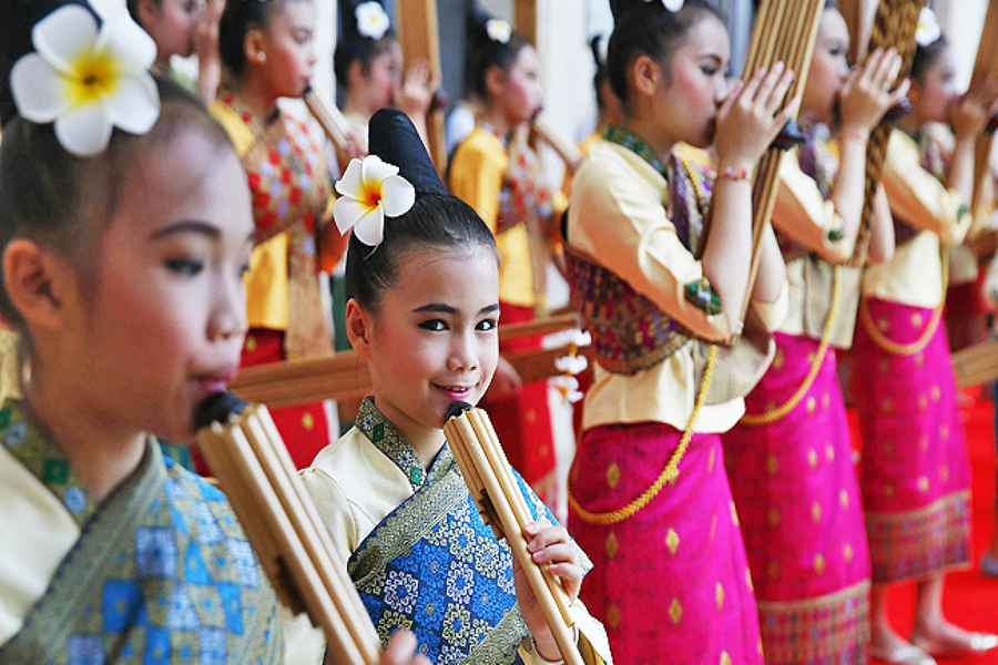 Immersion dans les festivals traditionnels au Laos lors d’un voyage culturel