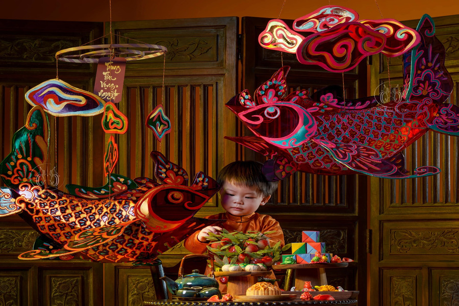 Offrir un gâteau de lune ou une lanterne pendant la fête de la Lune est un geste de respect et de gratitude