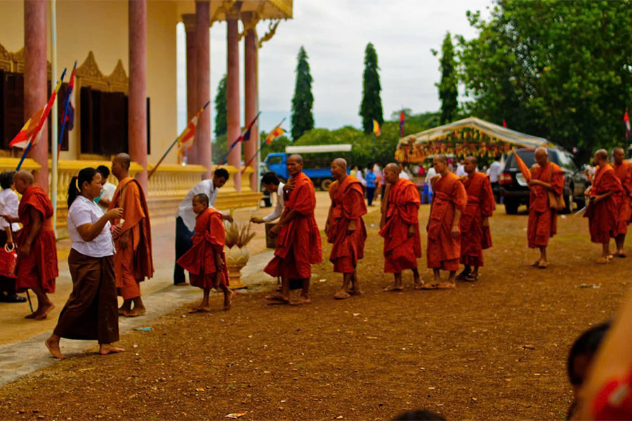 Pendant cette fête, les gens iront au temple pour prier pour le défunt