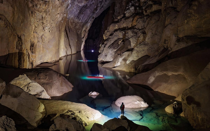 exploration de la grotte de son doong a quang binh au centre du vietnam