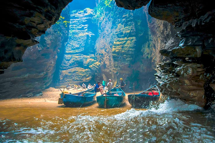 La grotte de Mat Rong