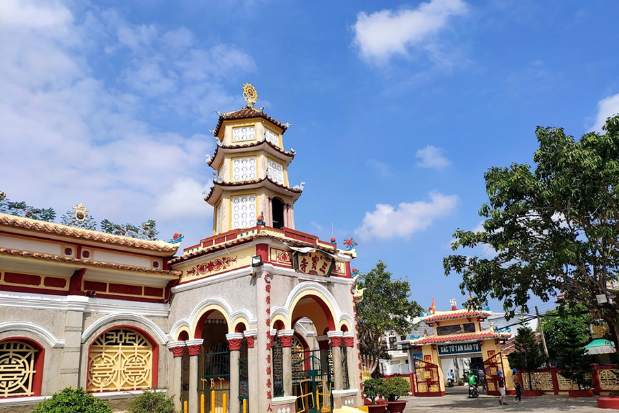 la pagode Sac Tu Tam Bao est l’un des plus anciens et emblématiques temples à Rach Gia
