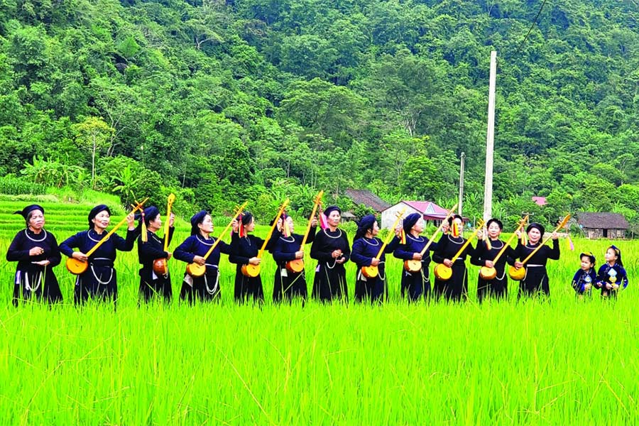 À Bac Giang, le chant de Then au Nord-Est est le patrimoine culturel de l'UNESCO