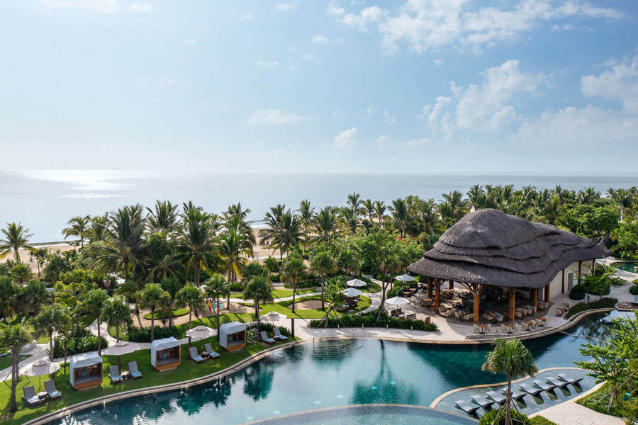 Vue aérienne du Hoiana Resort & Golf, complexe intégré de luxe alliant golf, plage et hébergements haut de gamme