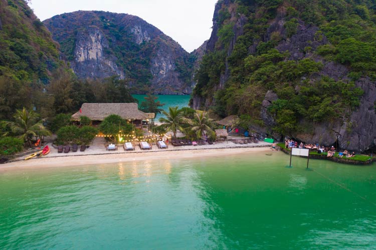 Cette ile possède la plage qui compte 2 côtés