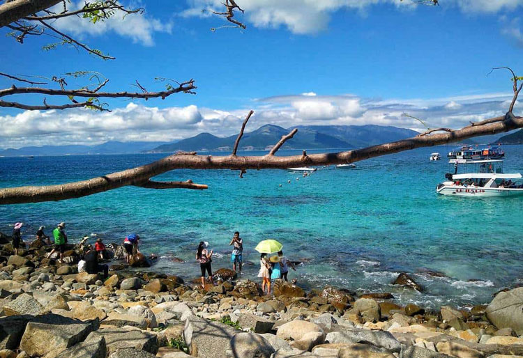 Le paysage naturel apaisant et serein de l'île Hon Mun