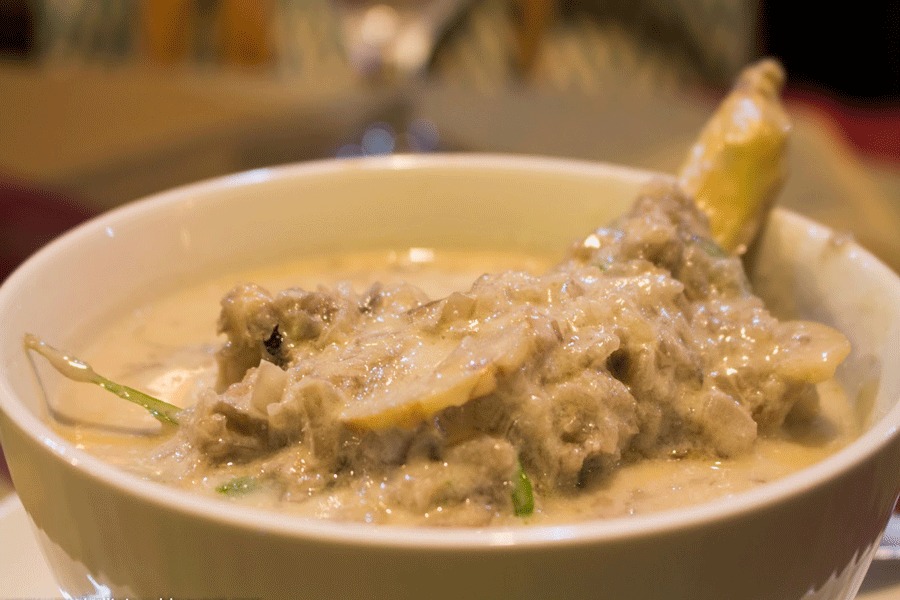 Inubarang Manok (poulet mijoté au lait de coco)