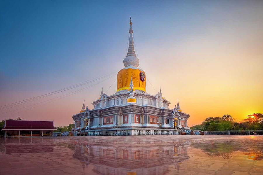 Phra That Na Dun, temple emblématique du bouddhisme en Isan
