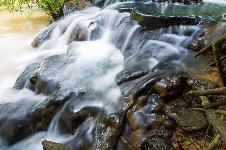 Sources chaudes de Klong Thom vous aident à vous détendre après de longs voyages