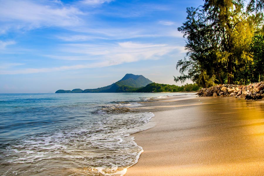 L'île de Koh Jum est située au large de Krabi.