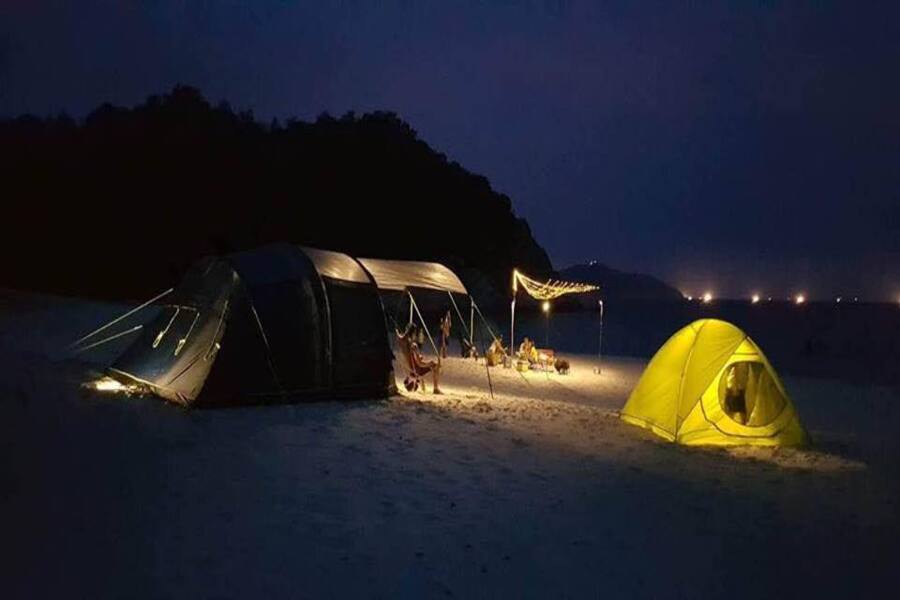 Le soir venu, l’île de Koh Kut révèle une magie discrète mais envoûtante