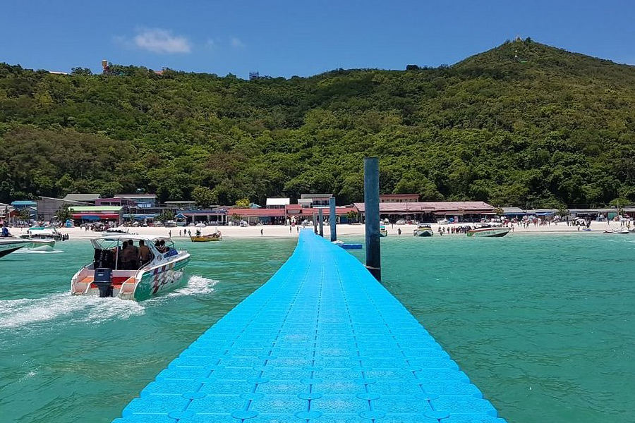 Située à l’est de l’île de Koh Lan, la plage de Tawaen est une destination la plus animée de l’île