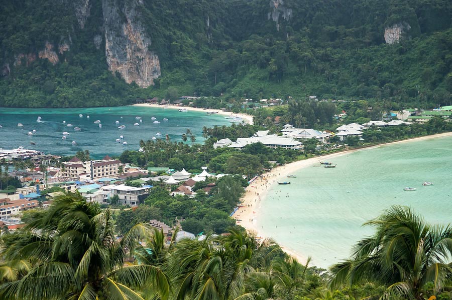 Vue depuis le point de vue le plus élevé de Koh Phi Phi